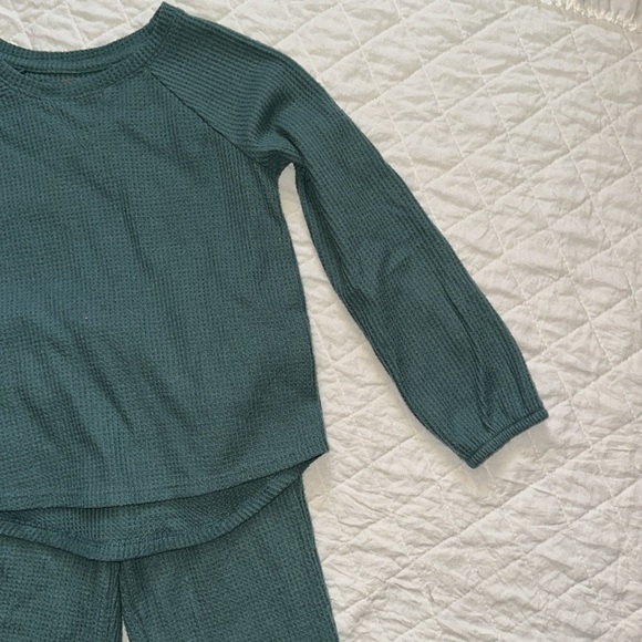 CAT & JACK WAFFLE TWO-PIECE OUTFIT GIRLS (TOP M 7/8) (PANTS 6/6X) - Picture 3 of 9